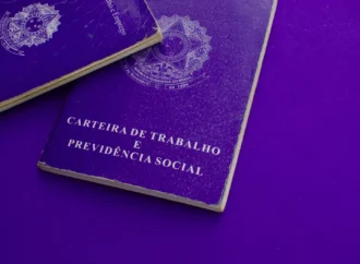 74% dos trabalhadores domésticos não possuem carteira assinada no Brasil