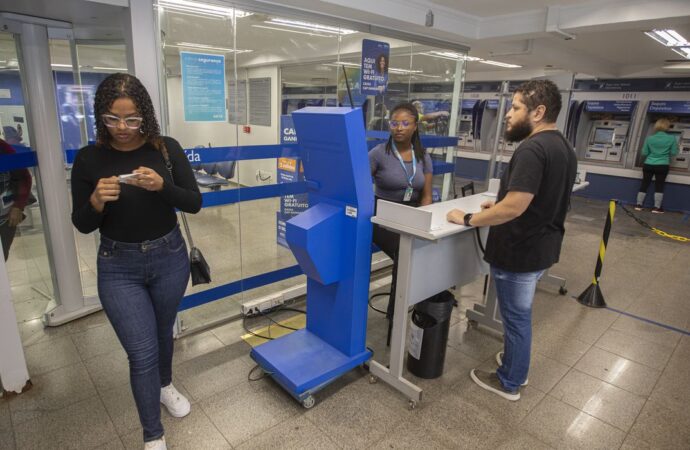 Sancionado o Desenrola Brasil com limite para juros do cartão