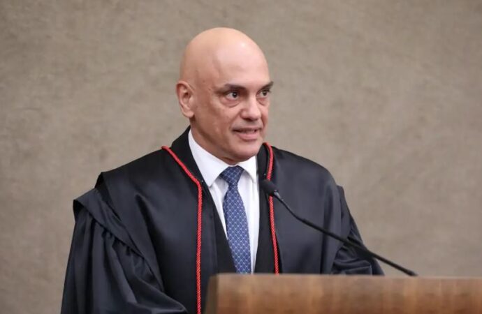 Alexandre de Moraes volta a defender regulamentação das redes sociais
