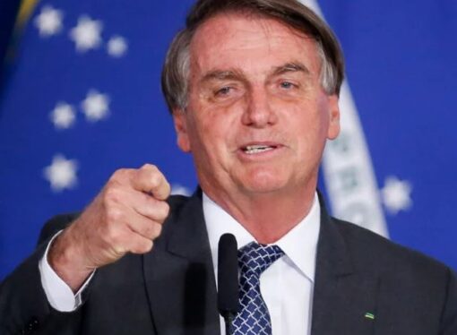Ordem do STF determina que Bolsonaro entregue passaporte à Justiça