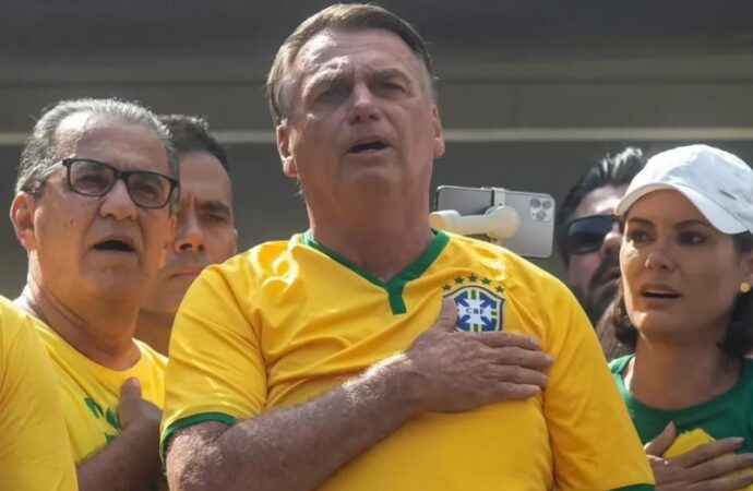 Em ato na Av. Paulista, Bolsonaro pede anistia para presos pelo 8 de janeiro