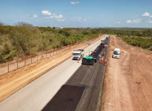 Governadora anuncia licitação para recuperação de estradas no RN