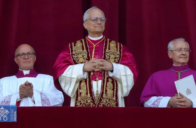 ROBERT PREVOST É ELEITO PAPA E ESCOLHE O NOME LEÃO XIV