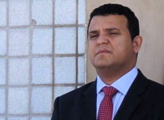 HÉLIO TENTA PEITAR A JUSTIÇA: JUIZ ENCAMINHA PROCESSO AO MINISTÉRIO PÚBLICO PARA APURAR CRIME DE DESOBEDIÊNCIA